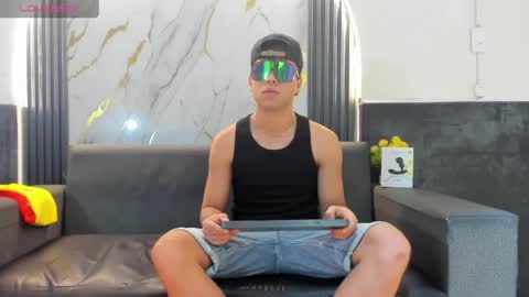 Aroon   online show from April 20, 3:31 am