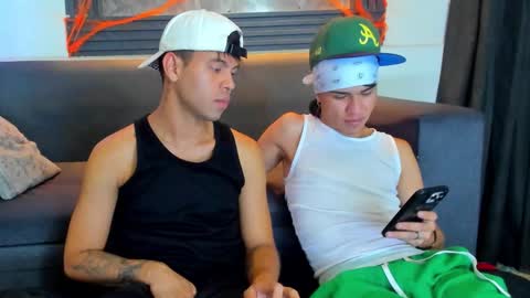 Aroon   online show from November 1, 9:30 pm