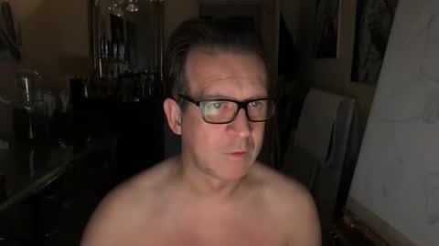 Snapshot of artisterotic chatting on January 7, 8:15 am artisterotic online show from January 7, 8:15 am