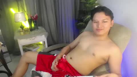 asian_handsomexx online show from November 9, 8:40 am