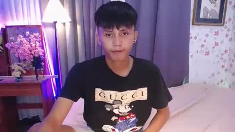 Snapshot of asiansmokeyxx chatting on February 13, 2:09 pm prince online show from February 13, 2:09 pm