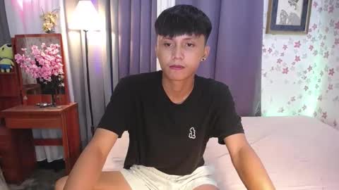 Snapshot of asiansmokeyxx chatting on January 9, 10:31 am prince online show from January 9, 10:31 am