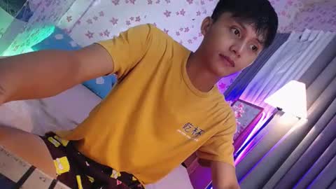 Snapshot of asiansmokeyxx chatting on February 16, 1:38 pm prince online show from February 16, 1:38 pm