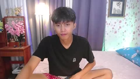 Snapshot of asiansmokeyxx chatting on December 23, 10:21 am prince online show from December 23, 10:21 am