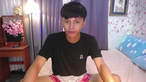 Snapshot of asiansmokeyxx chatting on January 22, 9:13 am prince online show from January 22, 9:13 am