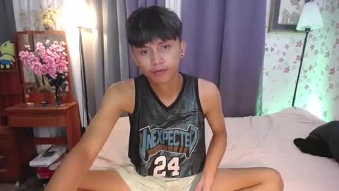 Snapshot of asiansmokeyxx chatting on December 14, 6:20 pm prince online show from December 14, 6:20 pm