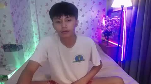 Snapshot of asiansmokeyxx chatting on March 12, 6:44 pm prince online show from March 12, 6:44 pm