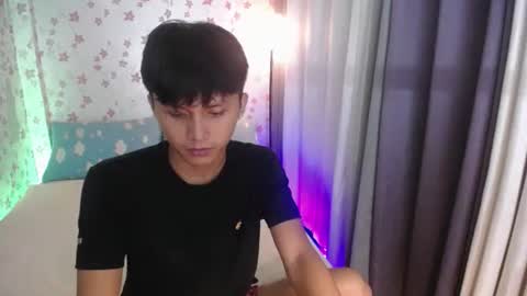 Snapshot of asiansmokeyxx chatting on October 22, 12:42 pm prince online show from October 22, 12:42 pm