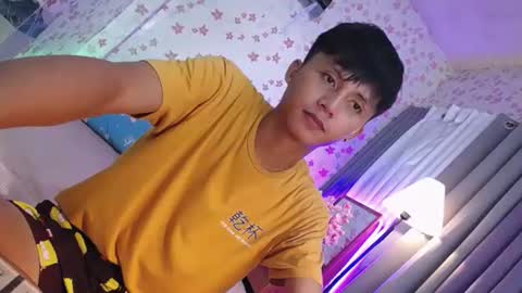 Snapshot of asiansmokeyxx chatting on February 18, 2:16 pm prince online show from February 18, 2:16 pm