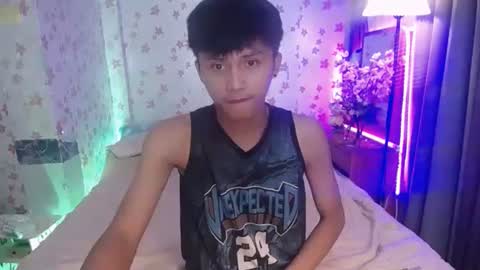 Snapshot of asiansmokeyxx chatting on March 10, 6:34 pm prince online show from March 10, 6:34 pm