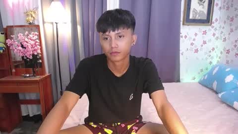 Snapshot of asiansmokeyxx chatting on January 7, 12:05 pm prince online show from January 7, 12:05 pm