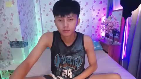 Snapshot of asiansmokeyxx chatting on February 22, 3:32 pm prince online show from February 22, 3:32 pm