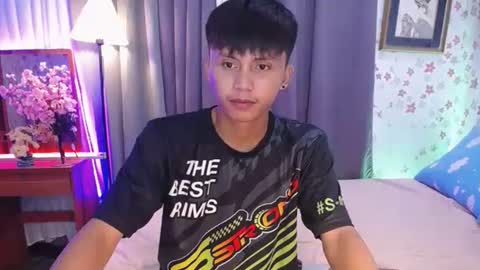 Snapshot of asiansmokeyxx chatting on February 12, 12:44 pm prince online show from February 12, 12:44 pm