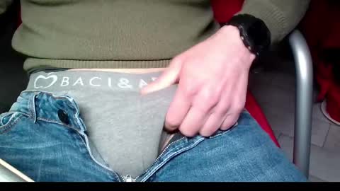 Snapshot of askme80 chatting on December 21, 5:40 pm Mattarello83 online show from December 21, 5:40 pm