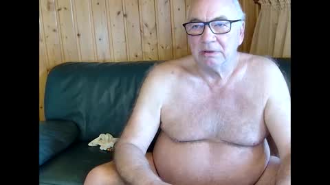 Snapshot of asusandy chatting on February 13, 11:28 am asusandy online show from February 13, 11:28 am