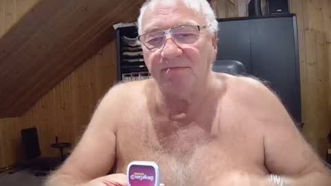 Snapshot of asusandy chatting on October 9, 10:47 pm asusandy online show from October 9, 10:47 pm