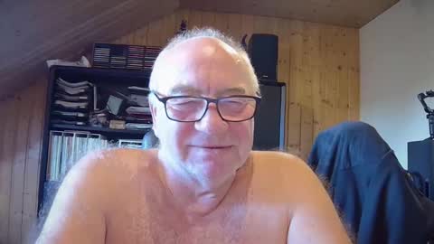 Snapshot of asusandy chatting on September 29, 6:23 am asusandy online show from September 29, 6:23 am