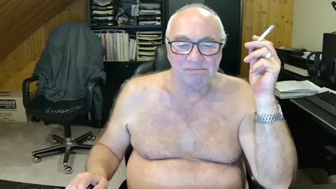 Snapshot of asusandy chatting on December 31, 6:24 pm asusandy online show from December 31, 6:24 pm