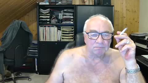 Snapshot of asusandy chatting on January 6, 1:42 am asusandy online show from January 6, 1:42 am