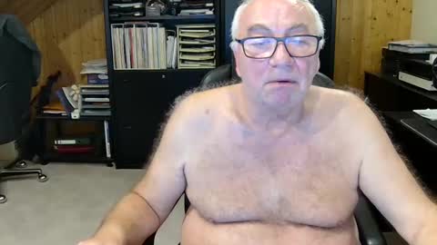 Snapshot of asusandy chatting on January 14, 12:11 am asusandy online show from January 14, 12:11 am