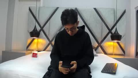 austinreeds online show from October 9, 11:59 am