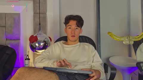 austinreeds online show from March 25, 4:33 pm