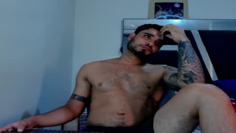 Snapshot of austintorres_ chatting on December 11, 4:19 am AustinTorres  online show from December 11, 4:19 am