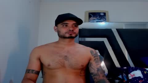 Snapshot of austintorres_ chatting on December 6, 3:19 am AustinTorres  online show from December 6, 3:19 am