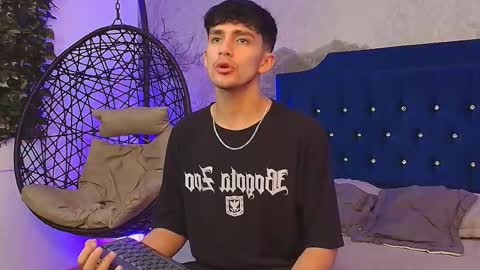 axel_draven online show from October 29, 11:35 am