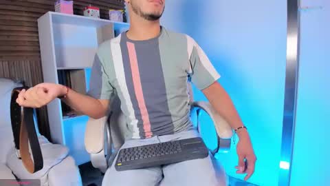 axel_grey_ online show from September 25, 1:21 pm