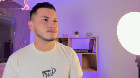 axel_grey_ online show from July 14, 12:44 pm