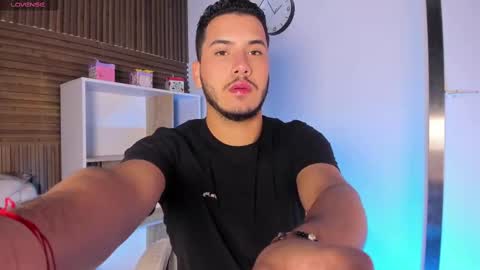 axel_grey_ online show from October 3, 12:21 pm