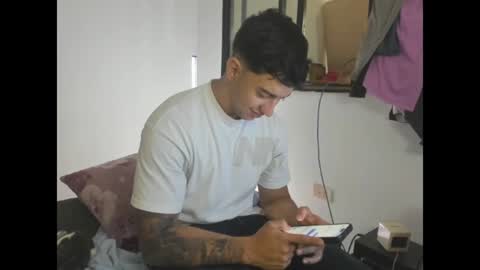 axel_hendrick online show from July 4, 4:54 pm