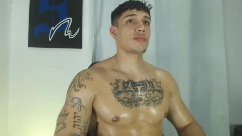 Snapshot of axel_taylor21 chatting on February 23, 1:42 am INDEPENDENT MODEL  online show from February 23, 1:42 am