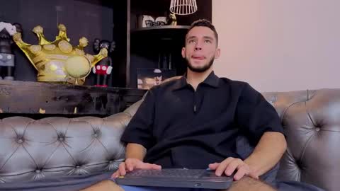 Axel  online show from June 7, 9:11 pm
