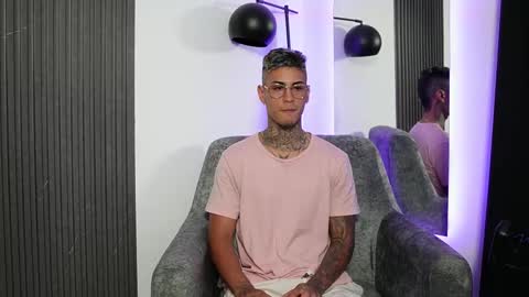 Snapshot of axel_villa chatting on February 17, 9:08 pm Agustin online show from February 17, 9:08 pm