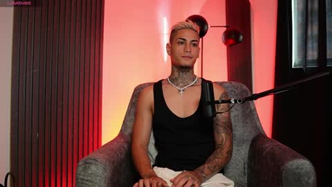 Snapshot of axel_villa chatting on December 6, 9:13 pm Agustin online show from December 6, 9:13 pm