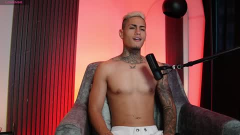 Snapshot of axel_villa chatting on December 4, 10:30 pm Agustin online show from December 4, 10:30 pm