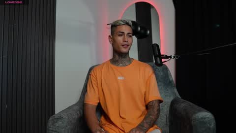 Snapshot of axel_villa chatting on December 31, 11:49 pm Agustin online show from December 31, 11:49 pm