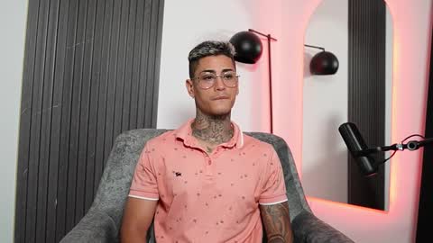 Snapshot of axel_villa chatting on February 10, 10:09 pm Agustin online show from February 10, 10:09 pm