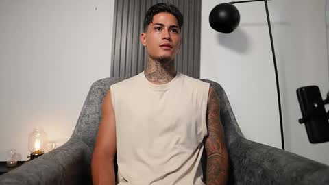 Snapshot of axel_villa chatting on October 16, 9:01 pm Agustin online show from October 16, 9:01 pm