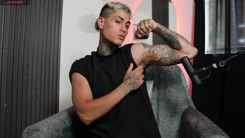 Snapshot of axel_villa chatting on January 14, 9:20 pm Agustin online show from January 14, 9:20 pm