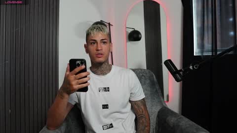 Snapshot of axel_villa chatting on January 13, 8:58 pm Agustin online show from January 13, 8:58 pm