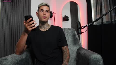 Snapshot of axel_villa chatting on January 16, 9:51 pm Agustin online show from January 16, 9:51 pm