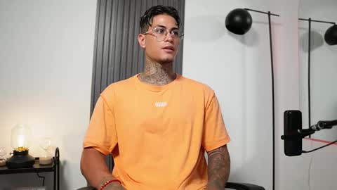 Snapshot of axel_villa chatting on September 10, 8:51 pm Agustin online show from September 10, 8:51 pm