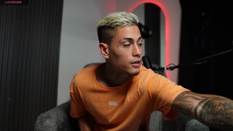 Snapshot of axel_villa chatting on December 26, 11:35 pm Agustin online show from December 26, 11:35 pm