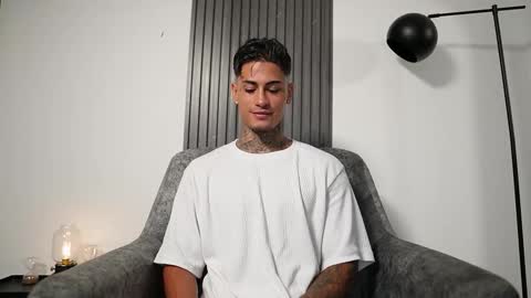 Snapshot of axel_villa chatting on October 17, 9:08 pm Agustin online show from October 17, 9:08 pm