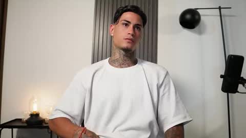 Snapshot of axel_villa chatting on October 8, 12:26 am Agustin online show from October 8, 12:26 am