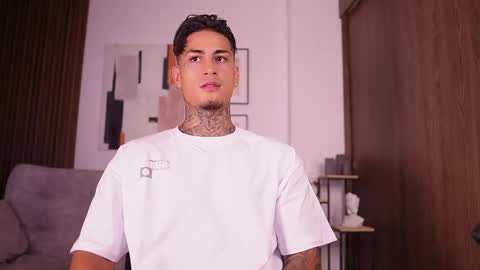 Snapshot of axel_villa chatting on September 14, 8:33 pm Agustin online show from September 14, 8:33 pm