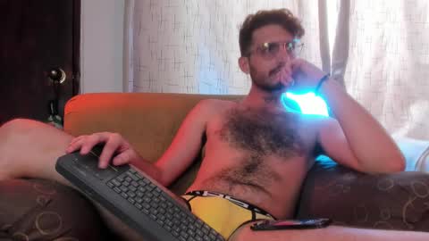 Snapshot of axelg_rose chatting on January 29, 8:25 pm    online show from January 29, 8:25 pm